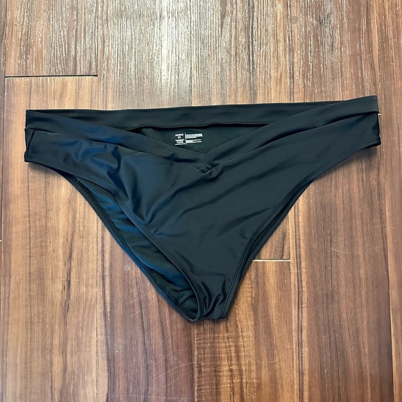 Demi Contour Bikini - Picture 9 of 9